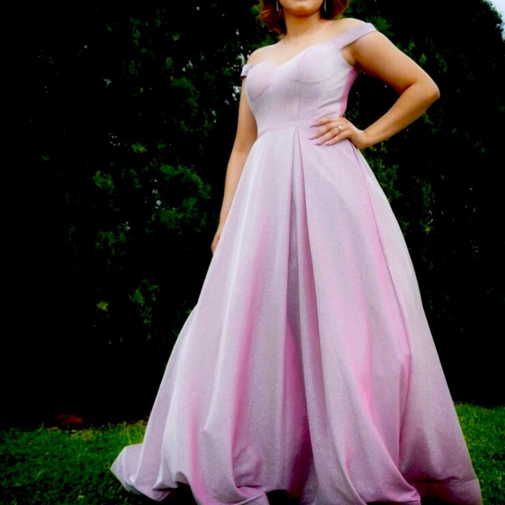 Princess gown with pockets, semi used
